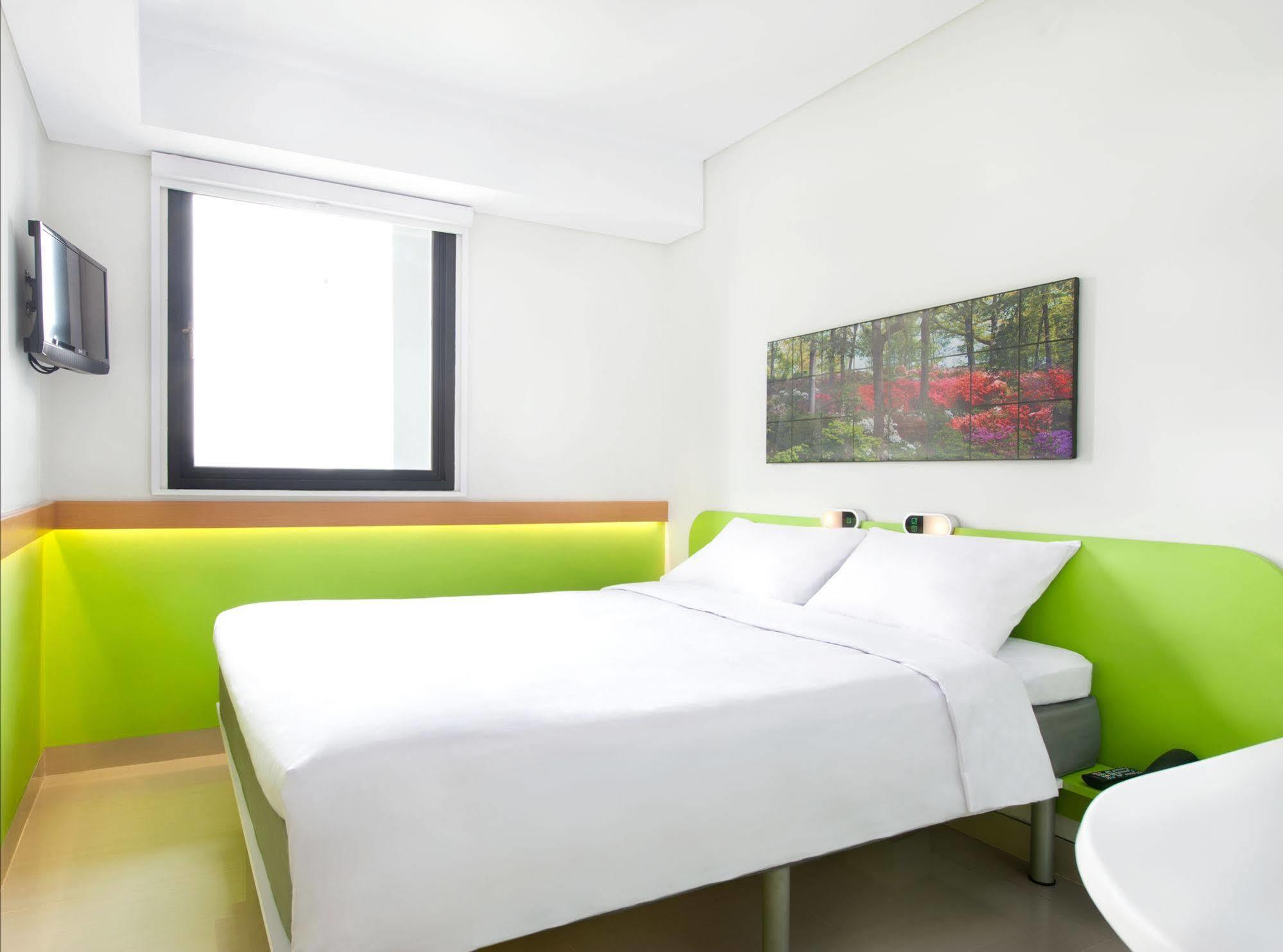 Ibis Budget Jakarta Daan Mogot Eksteriør bilde